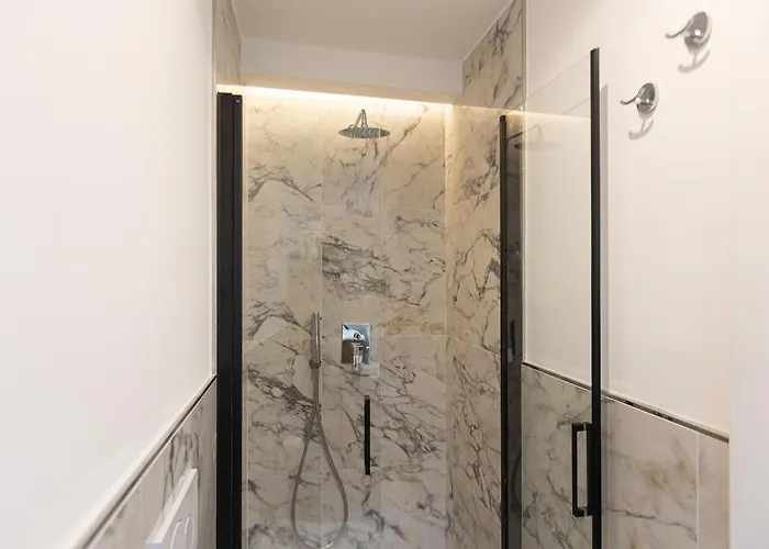 Vatican Luxury Flat 3 With Kitchen *