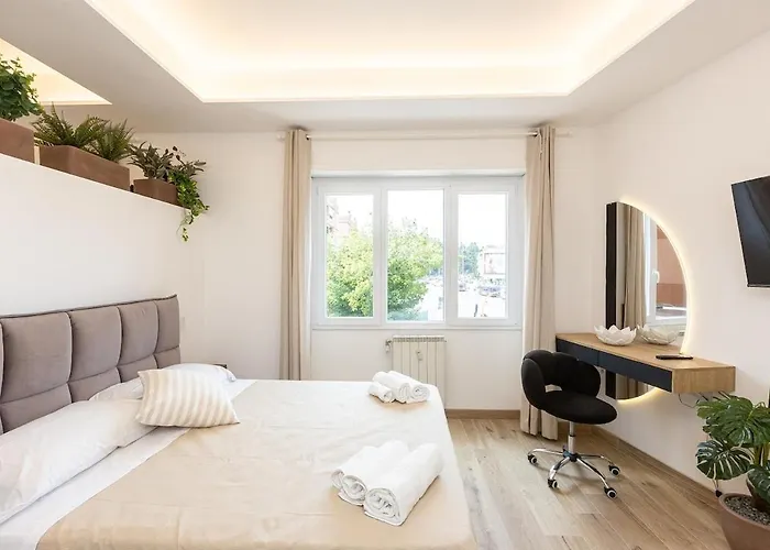 Vatican Luxury Flat 3 With Kitchen