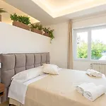 Vatican Luxury Flat 3 With Kitchen Apartment