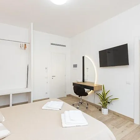 Vatican Luxury Flat 3 With Kitchen