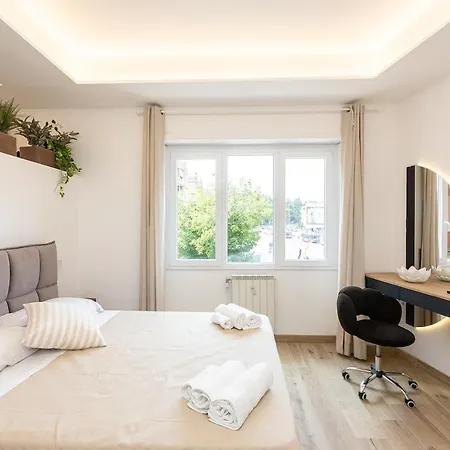 Vatican Luxury Flat 3 With Kitchen